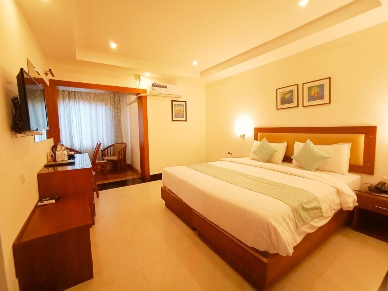 Hill Palace Hotel & Spa Kochi Exterior foto