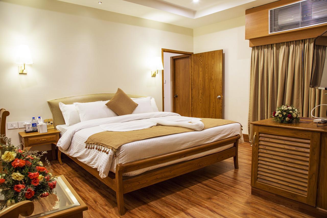 Hill Palace Hotel & Spa Kochi Exterior foto